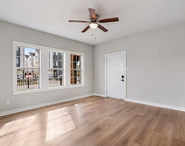 1115 Hogan Street - Photo Thumbnail 3