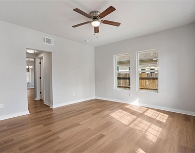 1115 Hogan Street - Photo Thumbnail 2