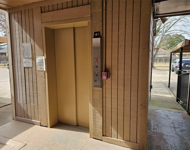 15575 Marina Drive - Photo Thumbnail 4