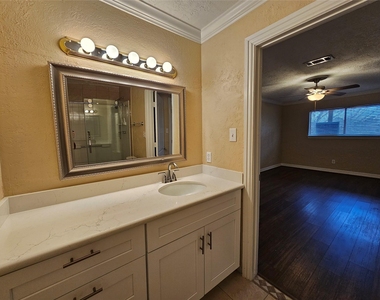 15575 Marina Drive - Photo Thumbnail 20