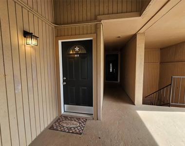 15575 Marina Drive - Photo Thumbnail 5