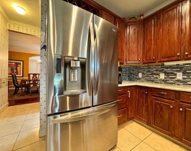 9303 Bent Spur Lane - Photo Thumbnail 11