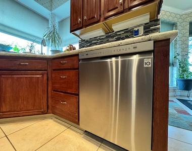 9303 Bent Spur Lane - Photo Thumbnail 14