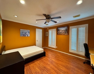 9303 Bent Spur Lane - Photo Thumbnail 20