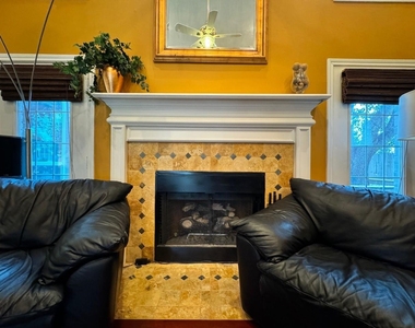 9303 Bent Spur Lane - Photo Thumbnail 6
