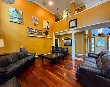 9303 Bent Spur Lane - Photo Thumbnail 5