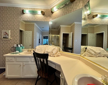 9303 Bent Spur Lane - Photo Thumbnail 22