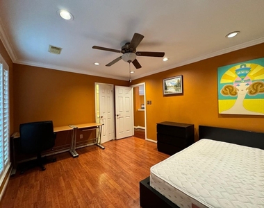 9303 Bent Spur Lane - Photo Thumbnail 26