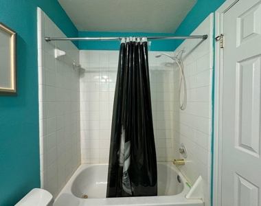 9303 Bent Spur Lane - Photo Thumbnail 32