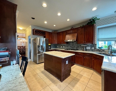 9303 Bent Spur Lane - Photo Thumbnail 10
