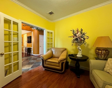9303 Bent Spur Lane - Photo Thumbnail 7