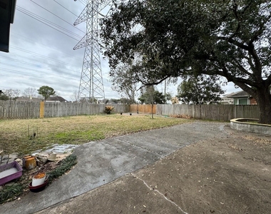 9303 Bent Spur Lane - Photo Thumbnail 35