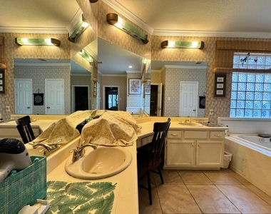 9303 Bent Spur Lane - Photo Thumbnail 23