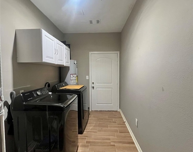 2734 Duncan Drive - Photo Thumbnail 8