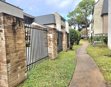 8421 Hearth Drive - Photo Thumbnail 18