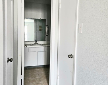 8421 Hearth Drive - Photo Thumbnail 15