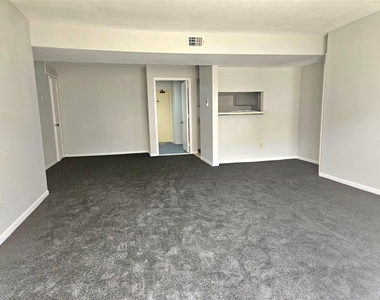 8421 Hearth Drive - Photo Thumbnail 12