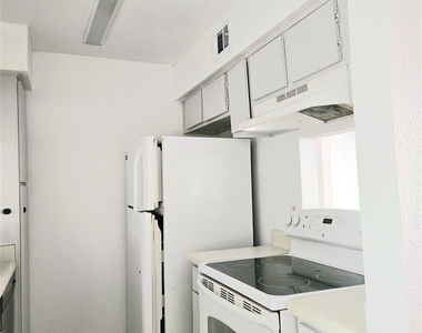 8421 Hearth Drive - Photo Thumbnail 14