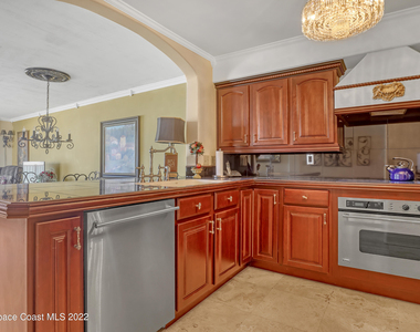 1860 N Atlantic Avenue - Photo Thumbnail 5
