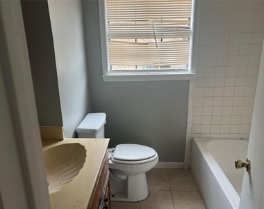 139 Van Molan Street - Photo Thumbnail 4