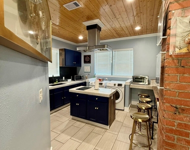 2312 37th Street - Photo Thumbnail 8