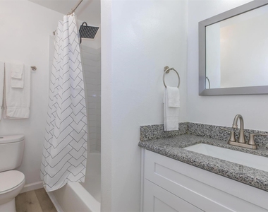 9707 N Timberside Drive - Photo Thumbnail 7