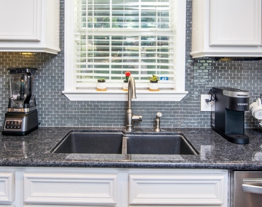 150 Edgewater Way - Photo Thumbnail 6