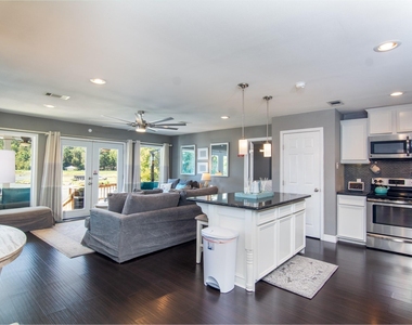 150 Edgewater Way - Photo Thumbnail 3