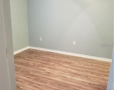 803 Lake Haven Square - Photo Thumbnail 9