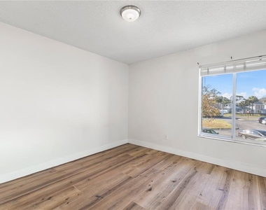 5606 Blue Shadows Court - Photo Thumbnail 10