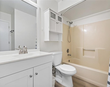 5606 Blue Shadows Court - Photo Thumbnail 12