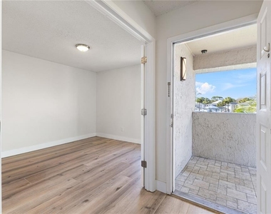 5606 Blue Shadows Court - Photo Thumbnail 9