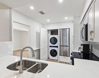 5606 Blue Shadows Court - Photo Thumbnail 3