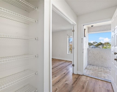5606 Blue Shadows Court - Photo Thumbnail 8