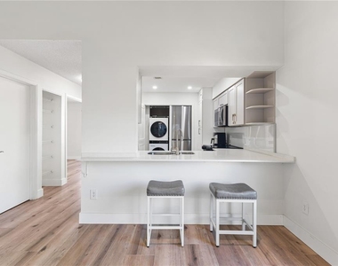 5606 Blue Shadows Court - Photo Thumbnail 7