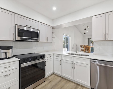 5606 Blue Shadows Court - Photo Thumbnail 4