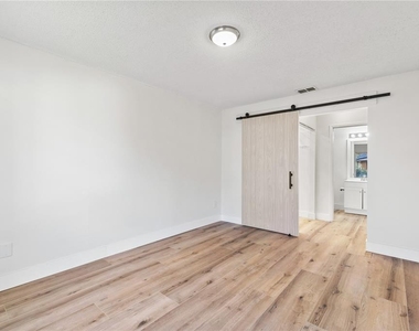5606 Blue Shadows Court - Photo Thumbnail 19