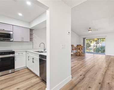 5606 Blue Shadows Court - Photo Thumbnail 6