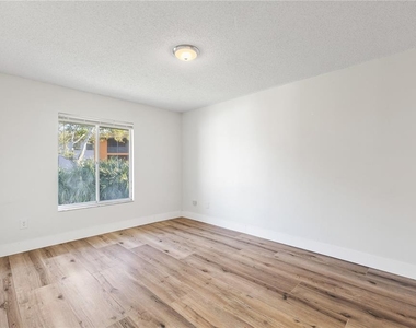 5606 Blue Shadows Court - Photo Thumbnail 18