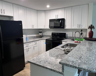 1147 E Mcdonald Avenue - Photo Thumbnail 3