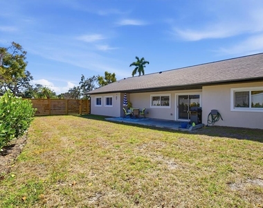 5247 Carmilfra Drive - Photo Thumbnail 28