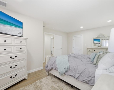 5247 Carmilfra Drive - Photo Thumbnail 17
