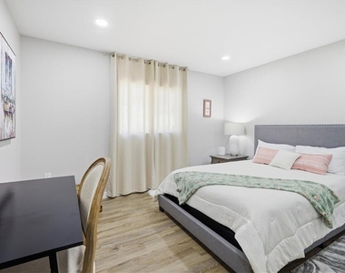 5247 Carmilfra Drive - Photo Thumbnail 23