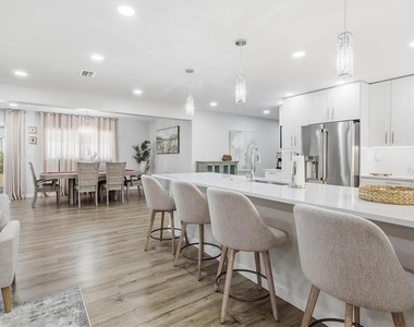 5247 Carmilfra Drive - Photo Thumbnail 9