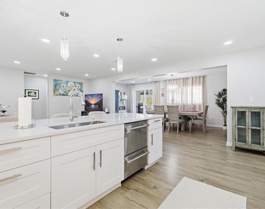 5247 Carmilfra Drive - Photo Thumbnail 5