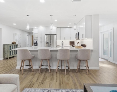 5247 Carmilfra Drive - Photo Thumbnail 8