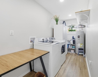 5247 Carmilfra Drive - Photo Thumbnail 26