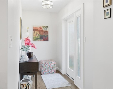 5247 Carmilfra Drive - Photo Thumbnail 13