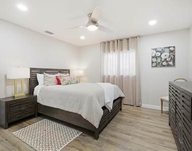 5247 Carmilfra Drive - Photo Thumbnail 21