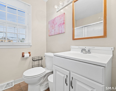 116 College Place - Photo Thumbnail 10